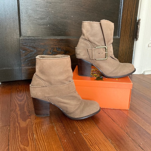 Tan suede pull on booties - Picture 4 of 9